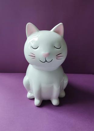 Весела фарфорова скарбничка статуетка Білий Котик