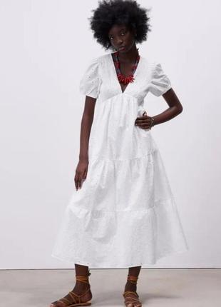 Сукня zara білого кольору з ажурною вишивкою