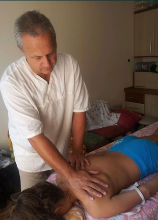 Мануальна терапія Допомога при болях в спині шиї масаж