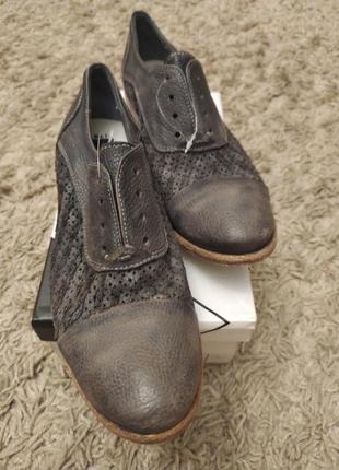 Стильні туфлі-броги — кежуал легендарного італійського бренда ...