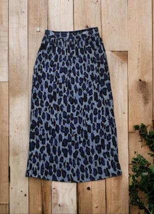 Стильная леопардовая юбка-миди плиссе