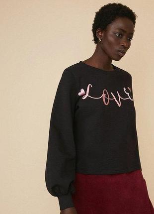 Жіночий чорний светр з ліпленням love