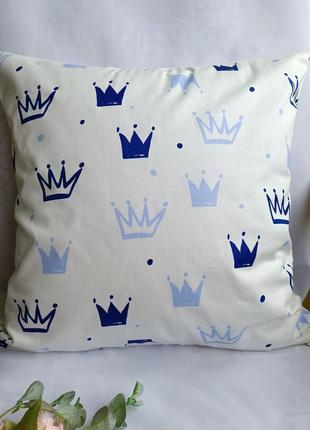 Дитяча наволочка 35*35 сині корони з бавовни для постілі