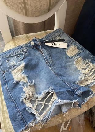 Новые джинсовые рваные шорты