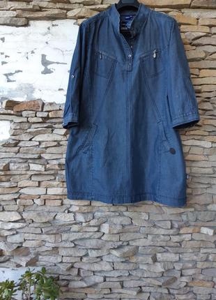 Стильное котоновое джинсовое с карманами платье большого размера