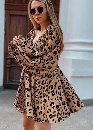 Платье леопардовый принт с пышными рукавами тренд