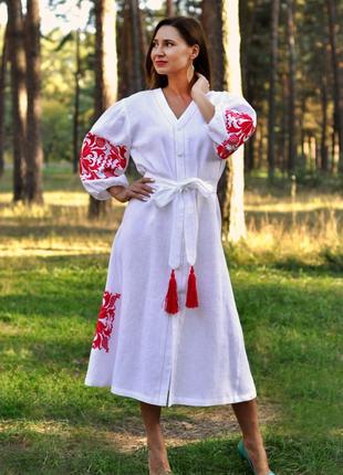 Дизайнерское платье-халат из льна с объемной вышивкой
