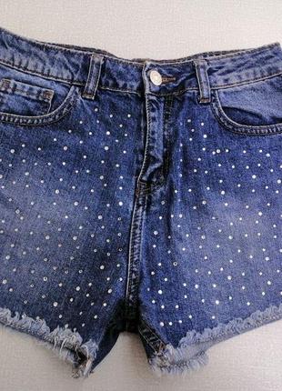 Актуальные летние джинсовые шорты с бусинками, трендовый цвет,...