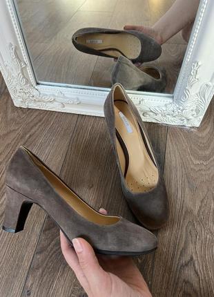 Замшевые туфли geox 36р коричневые кожаные туфли на каблуке 6с...