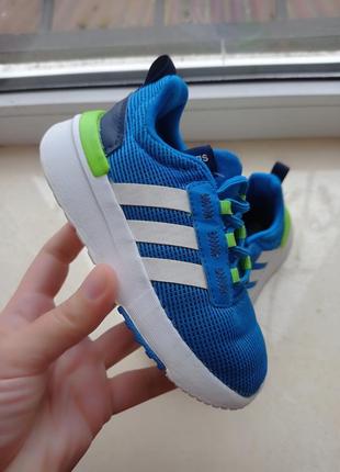 Оригінальні кросівки adidas