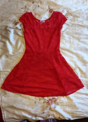 Сукня червона гіпюрова на підкладці розмір S дівчаче стильне.