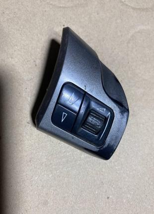 Кнопка руля права Opel zafira B Astra H 13208858