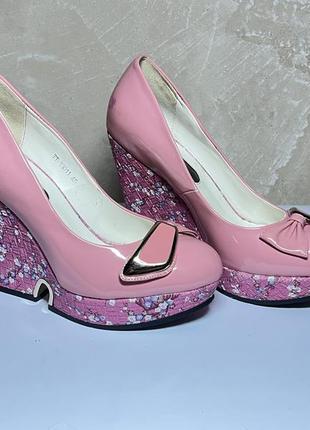 Лаковые розовые туфли milli
