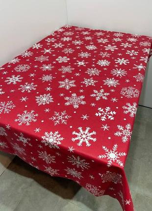 Скатерть  новогодняя снежинки 120*150 см ткань лен красного цвета
