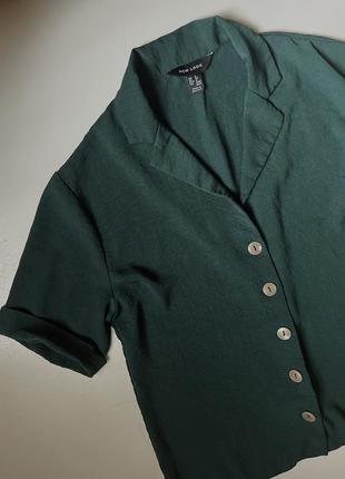 Блуза рубашка женская темно зеленого цвета на пуговицах из тон...