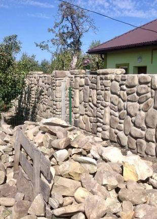 Огорожі з природного каменю,паркан,забор с камня