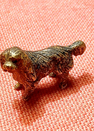 Бронзовая миниатюрная статуэтка собака Спаниель, вес 3 грамма