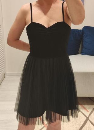Малень а чорна сукня h&m