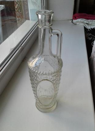 Винтажная бутылка стеклянная для напитков с ручкой ,графин 0,7 л