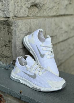 Літні жіночі кросівки nike білі
