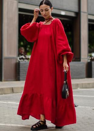 Красное платье макси с отрытой спиной и объемными рукавами в с...