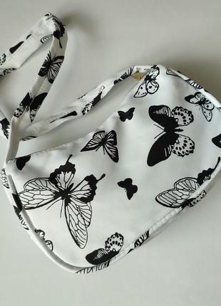 Белая сумочка с бабочками