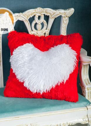 Декоративная подушка с сердцем