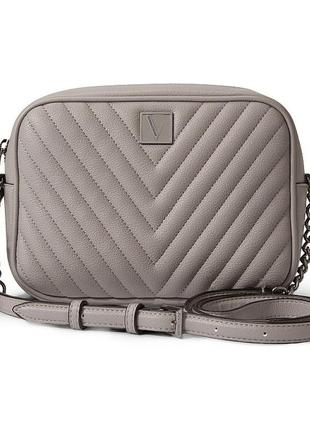 Victoria top zip crossbody - сумка кросбоді victoria top-zip