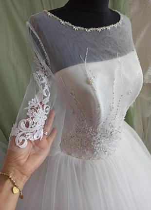 Нежное НОВОЕ  свадебное платье с рукавчиком три четверти.