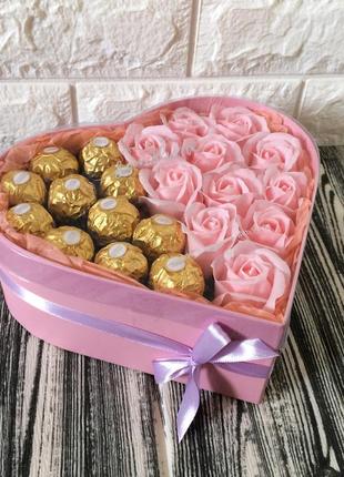 Крутой подарок, подарочный набор из роз и конфет ферреро девуш...