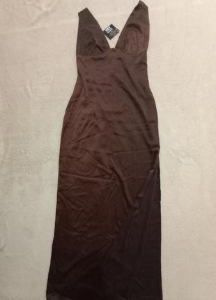 Сатиновое вечернее платье с разрезом и декольте размер 40(полное)