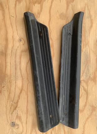 Накладка порога задня внутрішня Mazda 323 BG b45568731 b45568741