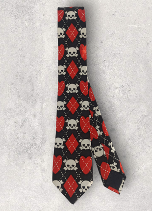 Фирменная краватка готика