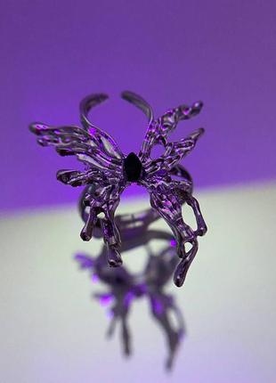 Оригинальное кольцо бабочка с черным камушком