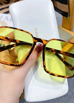Сонцезахисні окуляри квадратної форми леопардові в плямочку жовто