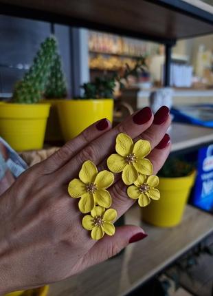 Серьги цветка желтые распродаж
