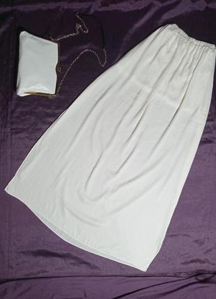 Макси юбка легкая молочного цвета с глубокими разрезами по бокам
