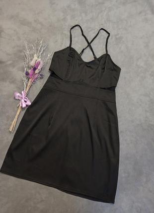 Мини платье черное платье с вырезами на тонких бретелях shein