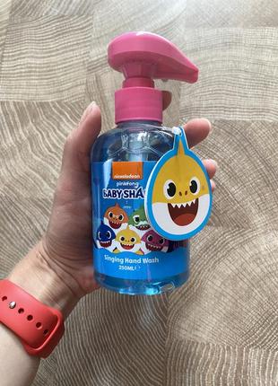 Співаюче мило baby shark