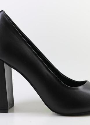 Туфли женские чёрные кожаные с острым носком и каблуком 9.5 са...