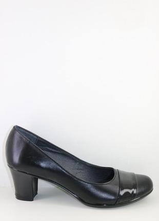 Туфли женские классические  кожаные чёрные  с не большим устой...