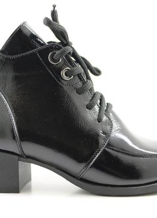 Ботинки женские кожаные чёрные лак классические на каблуке со ...