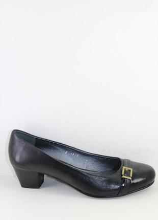 Туфли женские классические кожаные чёрные на маленьком каблуке...