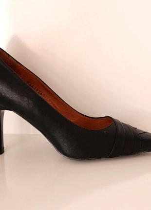 Туфли женские классические кожаные чёрные с острым носком на ш...