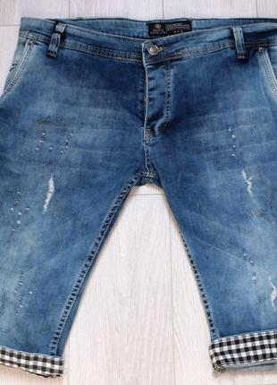 Шорты джинсовые мужские синие с потёртостями зауженные на манж...