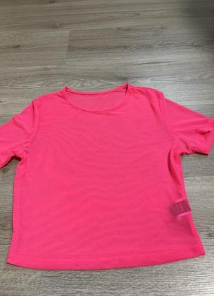 Розовая футболка в сетку