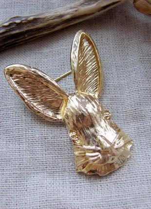Необычная брошь заяц золотистая брошка в виде зайца кролика. ц...
