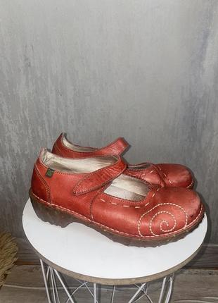 Дуже зручні оригінальні шкіряні туфлі з білою строчкою el natu...