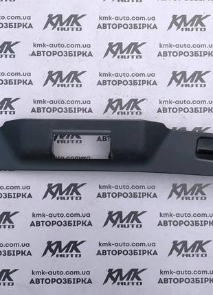 Накладка (захист) замка кришки багажника Opel Astra H універсал