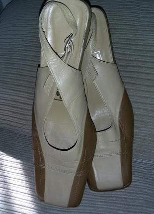 Кожаные босоножки tamaris размер 39 (25,5 см)
